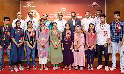 48 ലക്ഷം രൂപയുടെ  ഉന്നത വിദ്യാഭ്യാസ സ്‌കോളര്‍ഷിപ്പുകള്‍ നല്‍കി മുത്തൂറ്റ് ഫിനാന്‍സ്