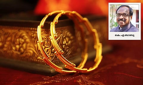 പണയം വെച്ച സ്വര്‍ണാഭരണങ്ങള്‍ പണയ തുകയും പലിശയും അടച്ച് തീര്‍ത്താല്‍ തിരിച്ചു തരാതിരിക്കുന്നത് ശരിയാണോ?