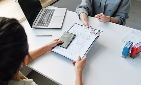 ഒമാന്‍ വിസിറ്റിംഗ് വീസ ഇനി വര്‍ക്ക് വീസ ആക്കാനാകില്ല; പുതിയ നിയമം ഇങ്ങനെ