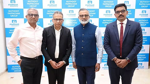 മുത്തൂറ്റ് പാപ്പച്ചൻ ഗ്രൂപ്പ്‌ ഡയറക്ടർ തോമസ് ജോർജ് മുത്തൂറ്റ്, മുത്തൂറ്റ് മൈക്രോഫിൻ മാനേജിംഗ് ഡയറക്ടർ തോമസ് മുത്തൂറ്റ്, മുത്തൂറ്റ് പാപ്പച്ചൻ ഗ്രൂപ്പ്‌ ചെയർമാൻ തോമസ് ജോൺ മുത്തൂറ്റ്, മുത്തൂറ്റ് മൈക്രോഫിൻ ലിമിറ്റഡ് ചീഫ് ഓപ്പറേറ്റിംഗ് ഓഫീസർ ഉദീഷ് ഉല്ലാസ് എന്നിവർ&nbsp;