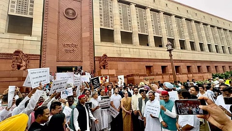 ബജറ്റ് വിവേചനത്തിനെതിരെ പാര്‍ലമെന്റില്‍ പ്രതിപക്ഷ പ്രതിഷേധം; നിതി ആയോഗ് ബഹിഷ്‌കരണം