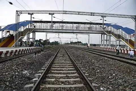 ശബരി പാതയുടെ ഗതി! കേന്ദ്രവും സംസ്ഥാനവും രണ്ടു വഴി; ആരു വഴി കാട്ടും?