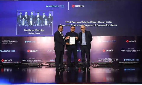 ഹുറുണ്‍ ഇന്ത്യയുടെ മികച്ച ഫാമിലി ബിസിനസ് അവാര്‍ഡ് സ്വീകരിച്ച് മുത്തൂറ്റ് കുടുംബം