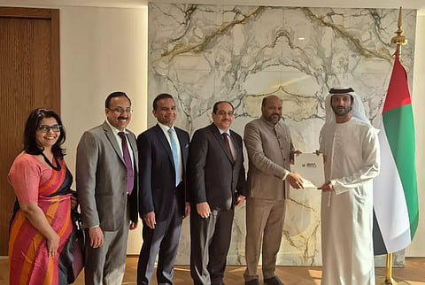 യു.എ.ഇ സാമ്പത്തികകാര്യ മന്ത്രി അബ്ദുള്ള ബിന്‍ തൗഖ് അല്‍ മാരിയുമായി വ്യവസായ മന്ത്രി പി.രാജീവ് കൂടിക്കാഴ്ച നടത്തുന്നു. അദീബ് അഹമ്മദ്, വ്യവസായ വകുപ്പ് പ്രിന്‍സിപ്പല്‍ സെക്രട്ടറി എ.പി.എം മുഹമ്മദ് ഹനീഷ്, എസ്. ഹരികിഷോര്‍ തുടങ്ങിയവര്‍ സമീപം.
