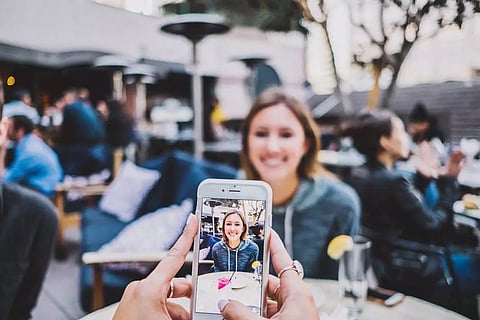 റെഡി, ചിൻ അപ്പ്, സ്‌മൈൽ, ക്ലിക്ക്!