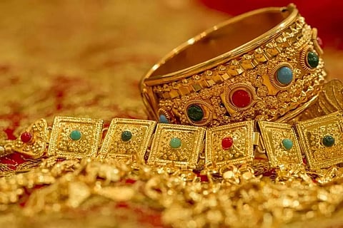 ഉച്ചയ്ക്ക് ശേഷം സ്വര്‍ണ വിലയില്‍ വീണ്ടും ഇടിവ്, ഇന്ന് ഒറ്റ ദിവസം കുറഞ്ഞത് 1080 രൂപ, രാവിലെ വാങ്ങിയവര്‍ക്ക് 480 രൂപ നഷ്ടം, വെടിനിര്‍ത്തല്‍ ഇംപാക്ട്‌!


