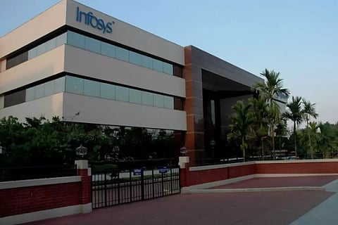 വരുമാനം താഴുന്നതിനാല്‍ മാനേജര്‍മാരുടെ എണ്ണം കുറയ്ക്കാന്‍ ഇന്‍ഫോസിസ്