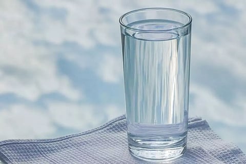 വരണ്ട കാലാവസ്ഥയില്‍ ആരോഗ്യത്തോടെ ഇരിക്കാന്‍ ധാരാളം വെള്ളം കുടിക്കൂ!