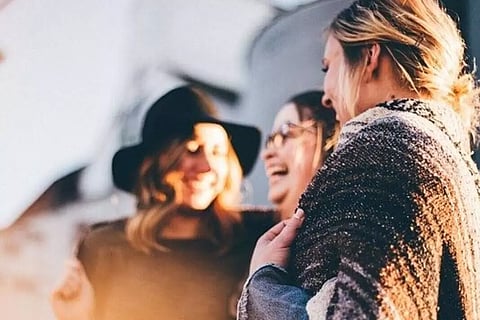 ജോലിസ്ഥലത്തും സുഹൃത്തുക്കള്‍ക്കിടയിലും എന്നും പോസിറ്റീവായിരിക്കാം