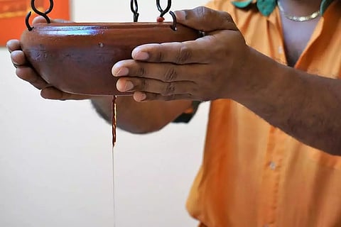 ജന്‍ ഔഷധി മാതൃകയില്‍ ആയുര്‍വേദ ഷോപ്പുകള്‍ വരുന്നു; ആയുഷ് ചികില്‍സക്കും ഇന്‍ഷുറന്‍സ് പരിരക്ഷ