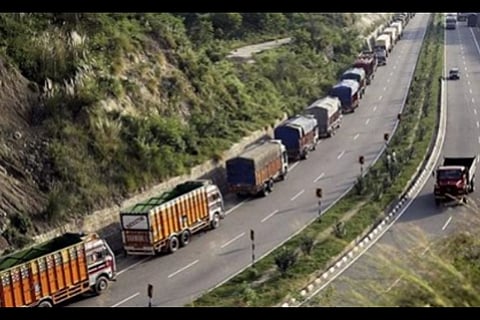 ട്രക്ക് ഉടമകള്‍ കളമൊഴിയുന്നു; ലോണ്‍ മോറട്ടോറിയം കഴിഞ്ഞപ്പോള്‍ ജീവിക്കാന്‍ നിവൃത്തിയില്ല!