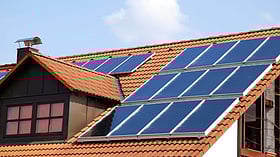 വീട്ടില്‍ സോളാര്‍  സ്ഥാപിക്കാനൊരുങ്ങുകയാണോ? ലാഭകരമാകാന്‍ നിങ്ങള്‍ അറിഞ്ഞിരിക്കണം ഇക്കാര്യങ്ങള്‍