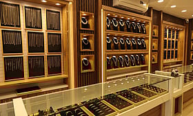 ഉച്ചയ്ക്കുശേഷം സ്വർണ വിലയിൽ ഇടിവ്; പവന് ₹800 കുറഞ്ഞു; പുതുക്കിയ നിരക്കുകൾ ഇങ്ങനെ