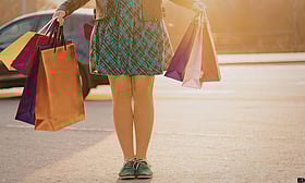 ഡ്രസ് വാങ്ങാന്‍ പ്ലാനുണ്ടേല്‍ വേഗത്തിലാക്കിക്കോ! വില കുത്തനെ കൂടാന്‍ പോകുന്നു; കാരണമിതാണ്