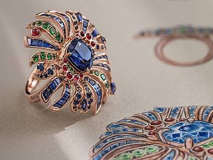 Coral Blossom – the multi-faceted haute joaillerie creation combines three different jewellery pieces: brooch, necklace and cocktail ring