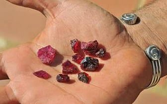 GIA conducts study of ruby and sapphire deposits in Malawi