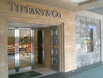 Tiffany & Co. posts drop in quarterly earnings 