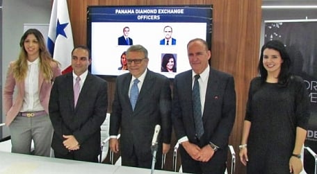 Mahesh Khemlani (second from left) PDE’s new president, during the inauguration ceremony on the Panama Diamond Exchange’s trading floor. He is joined (from left) by Ali Pastorini, PDE’s new Senior Vice President; Eli Izhakoff, Founding Chairman; Joseph Kuzi, Executive Vice President; and Judy Meana, Vice President.