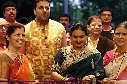 PNG Jewellers - Vile Parle (west) store relocation inaugration by Mrs. Sapna Sudhir Mungantiwar ( (Wife of Shri. Sudhir Mungantiwar - Minister of Finance and Planning Forests GOM) 