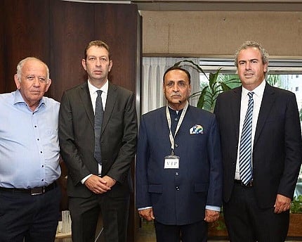 (l-r) IsDA Chair Jacob Korn, IDI Chair Boaz Moldawsky, Chief Minister Rupani and IDE President Yoram Dvash