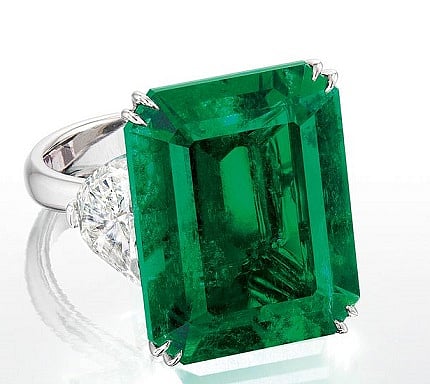 An exceptional Colombian emerald ring achieved HK $ 9.2 million at Phillips Hong Kong sale