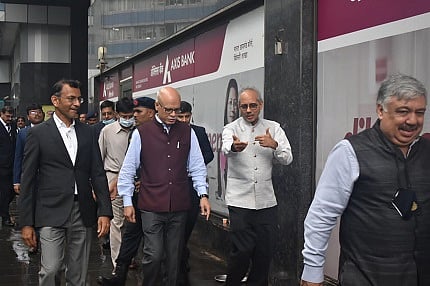 Revenue Secretary Visits Bharat Diamond Bourse 