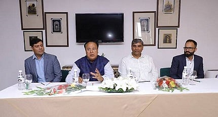 L-to-R (seated): Amit Kapoor GIA GG, AJP, GIA Pearls Graduate and Associate Vice President – Jewelry, Saffron Art Pvt. Ltd, Ashok Seth, Regional Chairman, GJEPC – North Region, Ashok Kumar Suri, General Secretary, Delhi NCR Jewellers Committee along with GIA India representative