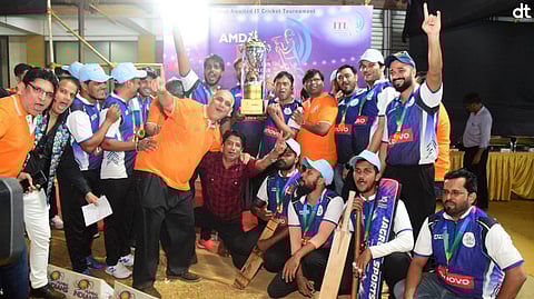 Winner Trophy Given to Lenovo Bluecom by Minakshi Sunder From AMD & Sunil Thairani/Mihir  Kachalia to Harsh Yadav/Biren Yadav from Lenovo Bluecom