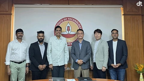 The five-year MoU was signed by Kyungyun Roo, Managing Director, SRI-N (3rd from L) and Prof. V. Kamakoti, Director, IIT Madras (3rd from R).