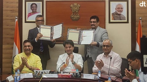 Nitin Bansal, MD, Ericsson India, and Robert J. Ravi, CMD, BSNL, sign MoU with Communications Minister Shri Jyotiraditya Scindia and DoT Secretary Shri Neeraj Mittal to launch 5G & IoT training at BRBRAITT.