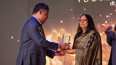 Mr Flavio Moraes Junior, MD and CCE, Ingram Micro facilitates Prarthana Gupta, CEO, Cache Digitech 