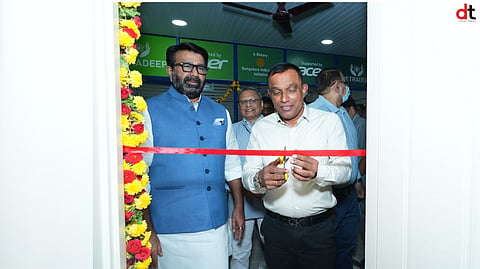 Shri N.A Haris, MLA and Bhasker Bhandary, Senior Director, HR, Acer India at the Netradeep Eye Care Center