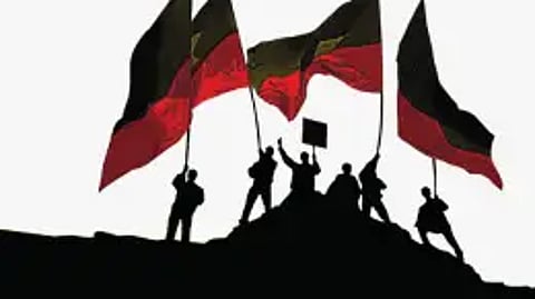 பட்டொளி வீசிப் பறக்கட்டும் திமுக கொடி!