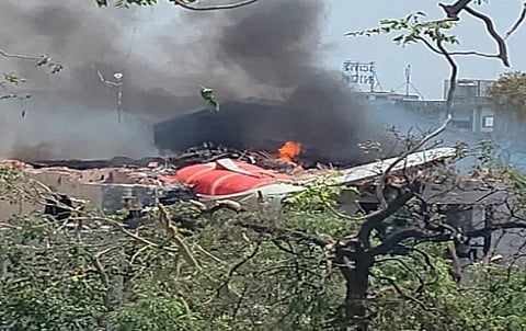 குஜராத்தில் பயணிகள் விமானம் விபத்து! Air India Flight Crash | Ahmedabad Airport | Air India Passenger Aircraft Crash