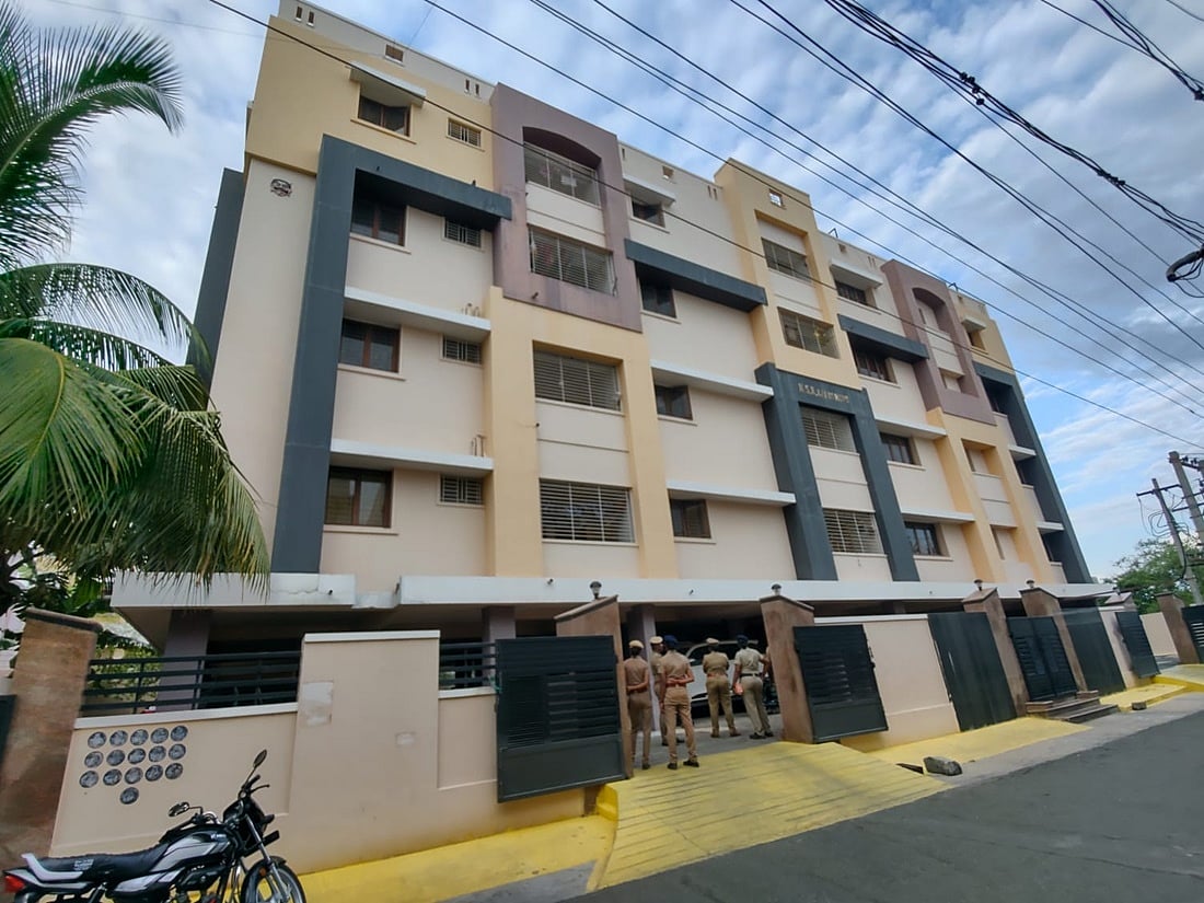 எம்.ஆா்.விஜயபாஸ்கா் வீடு உள்பட 7 இடங்களில் நடைபெற்ற 8 மணி நேர சிபிசிஐடி சோதனை நிறைவு