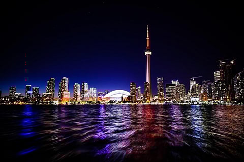https://pixabay.com/photos/toronto-city-cn-tower-skydome-1298016/