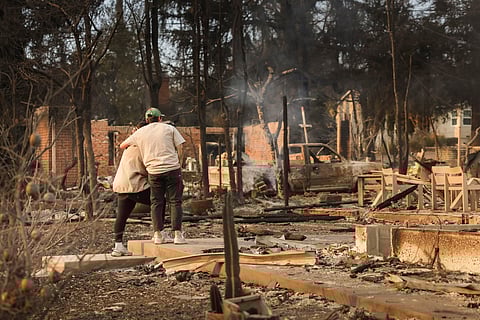 Os incêndios florestais destruíram mais de 117 quilómetros quadrados e mais de dez mil habitações e outros edifícios.