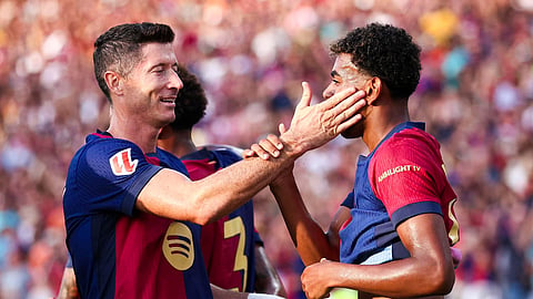 O goleador Lewandowski e o fantasista Lamine Yamal - a diferença de idades entre ambos é de 19 anos.