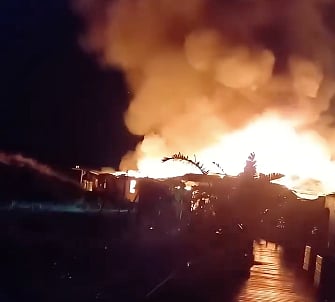 Restaurante da praia da Cabana do Pescador destruído por incêndio