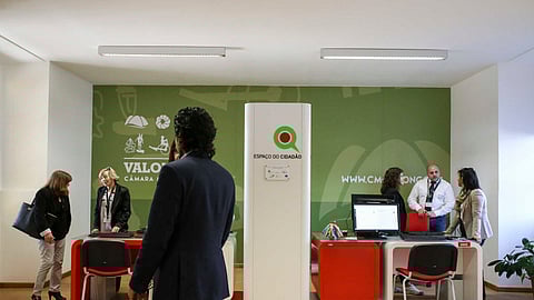 Rede de espaços de atendimento para produtos de aforro reforçada para 12