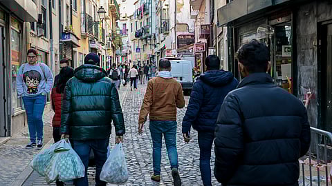 Taxa de poupança das famílias recua para 12,1% em 2025 