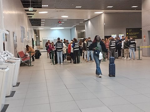 Ação aconteceu logo na saída do voo.