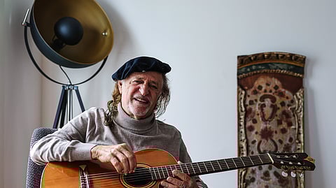 Alceu possui uma casa ao pé do Castelo de São Jorge.