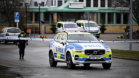 Várias armas foram encontradas em escola na Suécia onde ocorreu um tiroteio. Atirador estava ligado à instituição