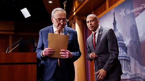 Chuck Schumer e Hakeem Jeffries, líderes da minoria no Senado e na Câmara, têm sido as vozes  dos democratas nestas primeiras semanas  de Presidência Trump.