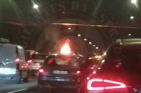 Incêndio em viatura cortou circulação na ponte 25 de Abril no sentido norte-sul. Comboios com atrasos