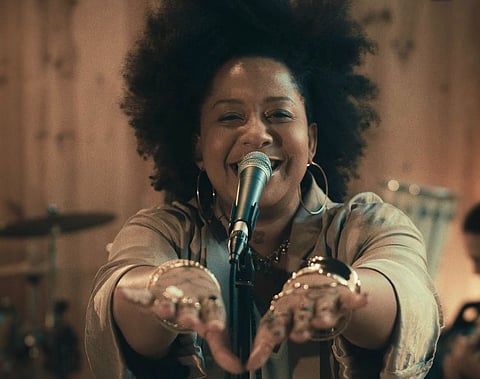 Karla da Silva se apresenta no Clube B.Leza nesta quinta-feira (13)