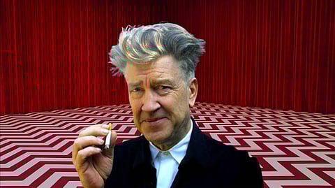 David Lynch no cenário de Twin Peaks: o cinema dá-se bem com os fantasmas.