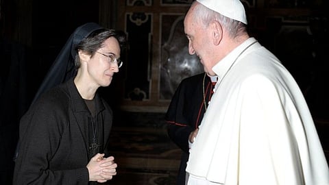 É a primeira mulher a ocupar o cargo. Papa nomeia Raffaella Petrini como governadora do Vaticano