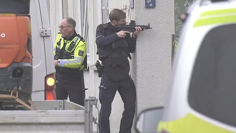 Tiroteio em tribunal na Alemanha faz pelo menos três feridos. Um atirador foi detido e outro está barricado